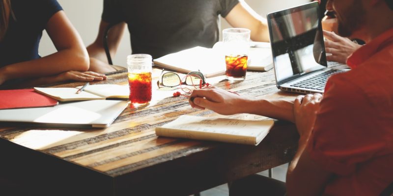 personas que buscan emprender un negocio